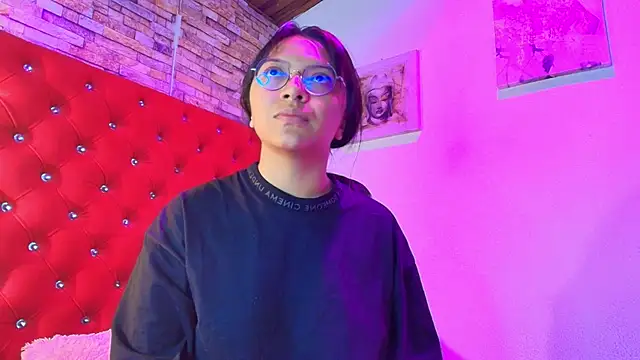 Victoria Thompson1 online show from September 14, 1:32 pm