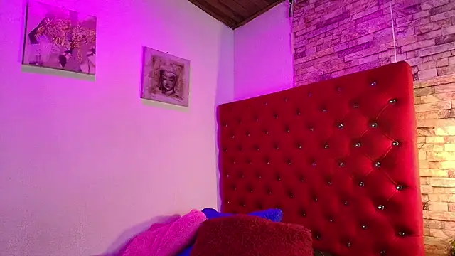 Victoria Thompson1 online show from October 3, 8:06 pm