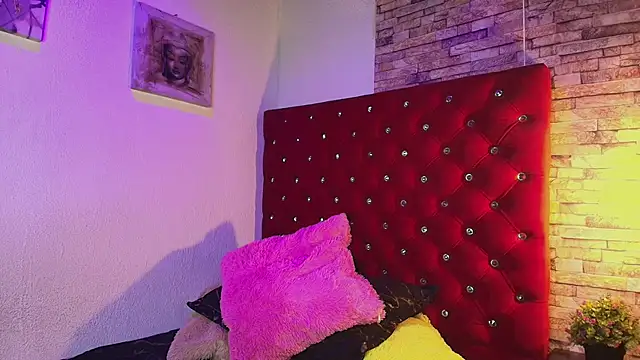 Victoria Thompson1 online show from October 14, 9:04 pm