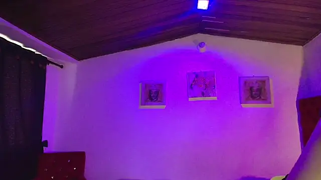 Victoria Thompson1 online show from October 21, 8:31 pm