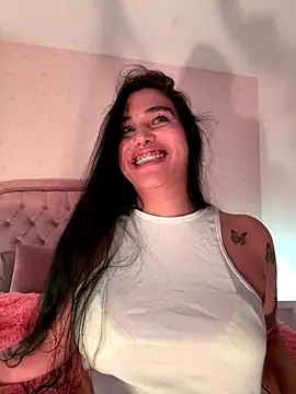 Bella  Wood online show from September 26, 8:13 pm