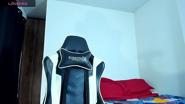 Snapshot of bryan_mugn chatting on October 2, 2:40 am bryan mugn online show from October 2, 2:40 am