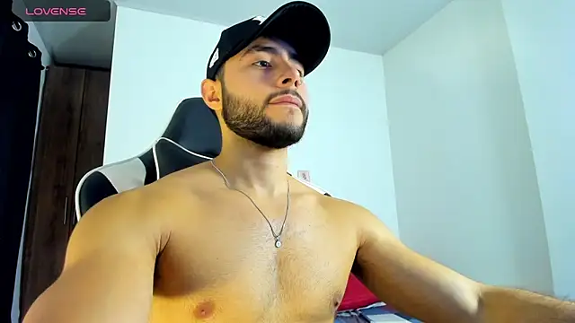 Snapshot of bryan_mugn chatting on October 14, 12:44 am bryan mugn online show from October 14, 12:44 am