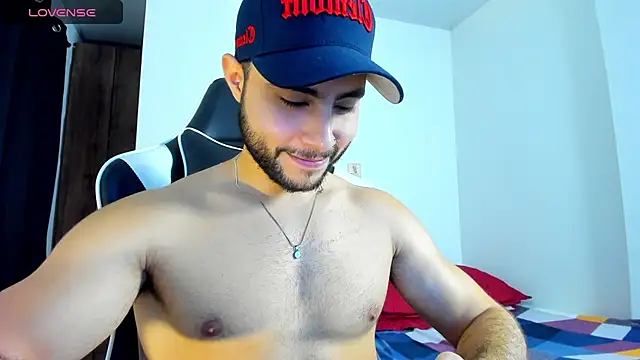 Snapshot of bryan_mugn chatting on October 15, 12:22 am bryan mugn online show from October 15, 12:22 am