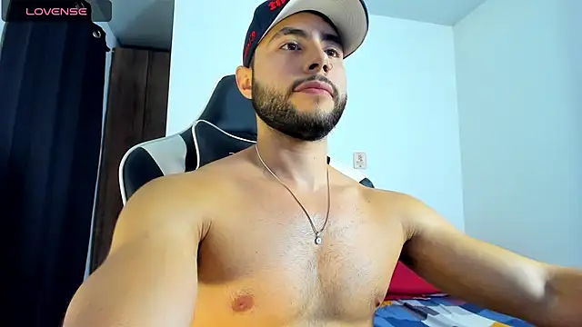 Snapshot of bryan_mugn chatting on October 16, 4:35 am bryan mugn online show from October 16, 4:35 am