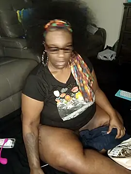 Thickkemzz41 online show from May 13, 9:39 am