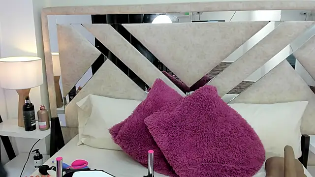 Snapshot of ximena_vasquez8 chatting on January 18, 3:32 am ximena vasquez8 online show from January 18, 3:32 am