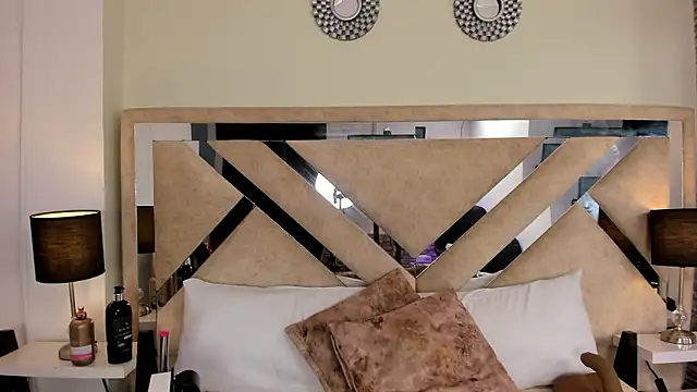 Snapshot of ximena_vasquez8 chatting on February 3, 6:22 am ximena vasquez8 online show from February 3, 6:22 am