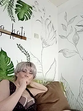 Catty Lady online show from May 6, 7:08 pm