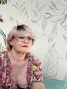Catty Lady online show from May 13, 7:11 pm