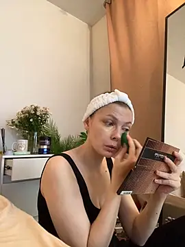 Snapshot of miamunn chatting on October 18, 7:58 pm miamunn online show from October 18, 7:58 pm