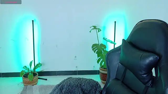 Snapshot of Sarasavage chatting on March 17, 12:19 pm Sarasavage online show from March 17, 12:19 pm