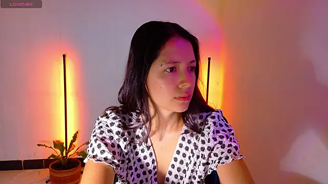 Snapshot of Sarasavage chatting on May 15, 12:34 pm Sarasavage online show from May 15, 12:34 pm
