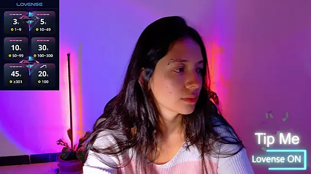 Snapshot of Sarasavage chatting on May 19, 12:44 pm Sarasavage online show from May 19, 12:44 pm