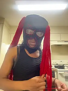 Snapshot of masked_doll_kashi chatting on April 23, 10:01 pm masked doll kashi online show from April 23, 10:01 pm