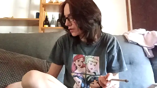 Goticmom online show from April 16, 1:12 pm