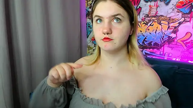 Snapshot of Julia_Jips chatting on September 29, 12:05 am Julia Jips online show from September 29, 12:05 am