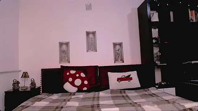 M1kaylaRaven online show from November 28, 5:32 am