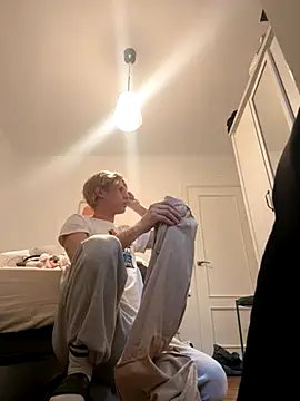 Snapshot of pbyariel- chatting on November 4, 3:44 pm pbyariel- online show from November 4, 3:44 pm