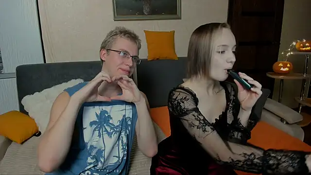 Snapshot of SammySccott chatting on November 5, 10:26 am SammySccott online show from November 5, 10:26 am