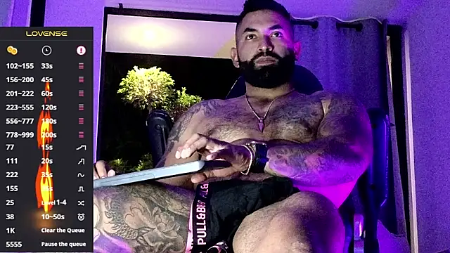 Snapshot of Max-prada chatting on February 1, 2:10 am Max-prada online show from February 1, 2:10 am