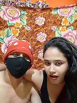 Snapshot of Seducing_couple chatting on February 25, 4:27 pm Seducing couple online show from February 25, 4:27 pm