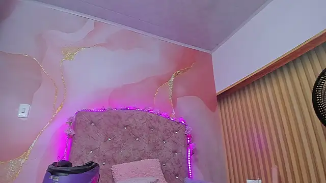 violet taylor  online show from January 14, 2:17 am