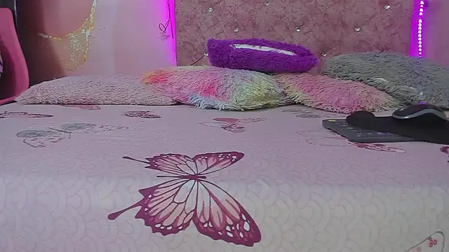 violet taylor  online show from February 6, 2:16 am