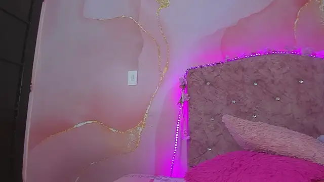 violet taylor  online show from March 9, 2:26 am