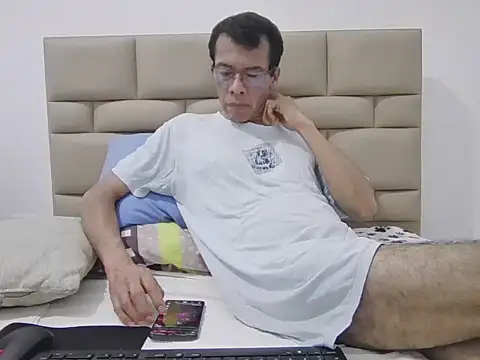 skinnylatino51 online show from September 21, 12:23 am