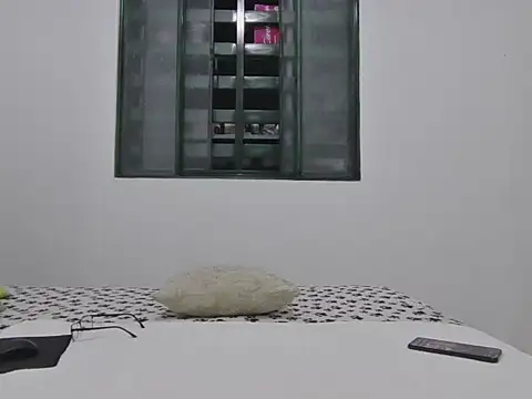 skinnylatino51 online show from October 15, 12:00 am