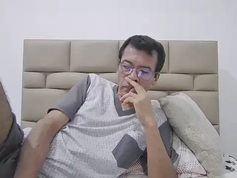 skinnylatino51 online show from February 20, 1:24 am