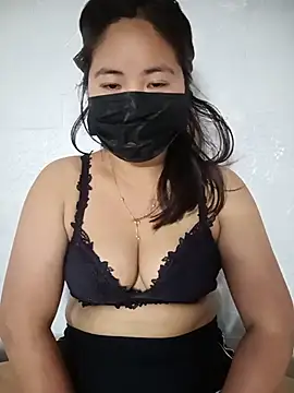 Snapshot of sia_143 chatting on June 25, 4:12 am sia 143 online show from June 25, 4:12 am