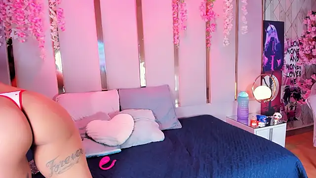 EmmaWilliam1 online show from March 10, 1:54 am