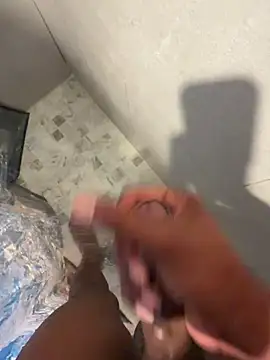 Snapshot of Americano021 chatting on April 4, 4:11 am Americano021 online show from April 4, 4:11 am