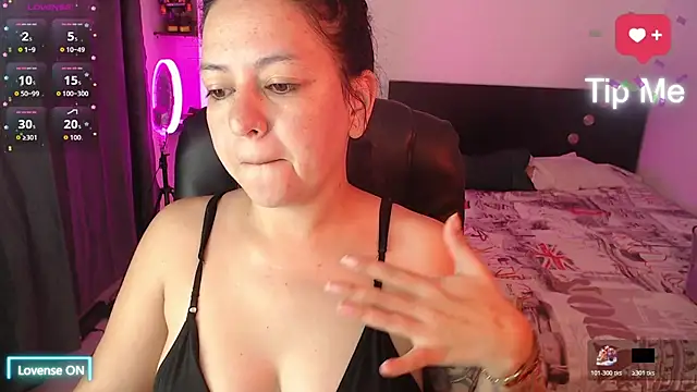 Snapshot of Abbyjoness21 chatting on November 7, 9:53 am Abbyjoness21 online show from November 7, 9:53 am