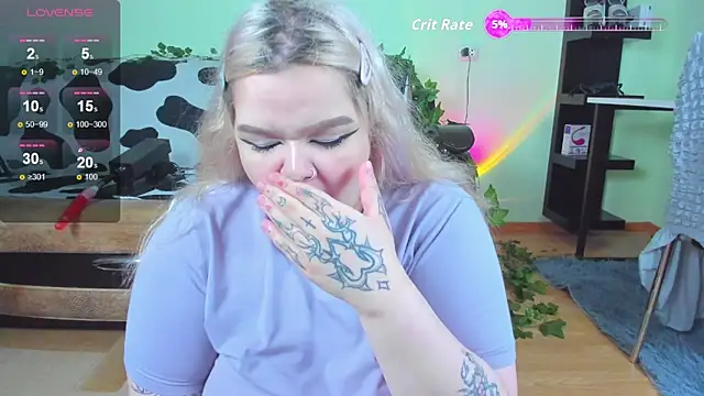 Snapshot of _CandyM1lky_ chatting on September 11, 6:24 am  CandyM1lky  online show from September 11, 6:24 am