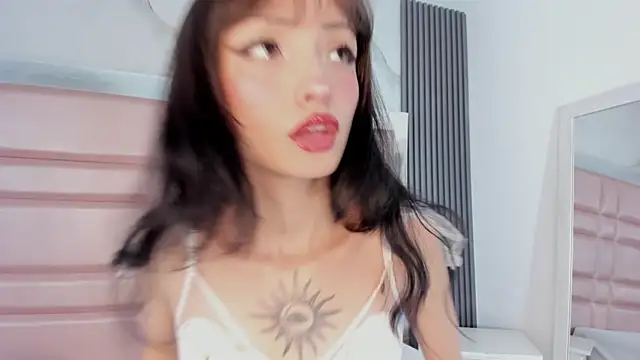 Snapshot of MaddieStark chatting on October 16, 7:04 pm MaddieStark online show from October 16, 7:04 pm