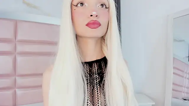 Snapshot of MaddieStark chatting on November 7, 5:02 pm MaddieStark online show from November 7, 5:02 pm