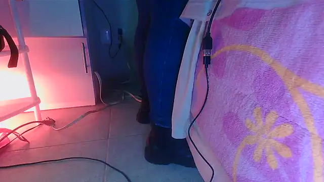 Snapshot of SatiroyNinfa chatting on April 6, 10:22 pm SatiroyNinfa online show from April 6, 10:22 pm