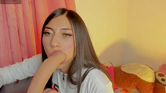 Alanaloiiss  online show from May 16, 4:42 am