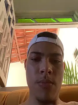 Snapshot of henrycoutto chatting on October 1, 4:24 pm henrycoutto online show from October 1, 4:24 pm