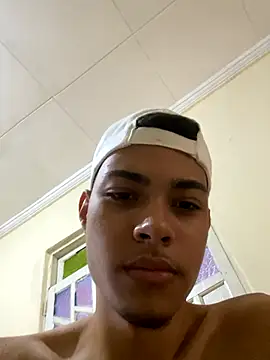 Snapshot of henrycoutto chatting on October 3, 5:43 pm henrycoutto online show from October 3, 5:43 pm