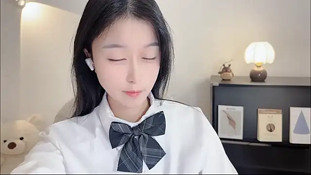 Onechestnut online show from October 27, 5:22 am