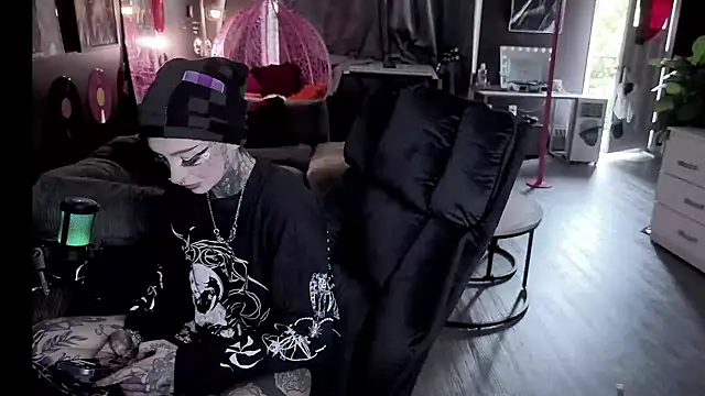 bambitatted online show from July 26, 11:00 pm
