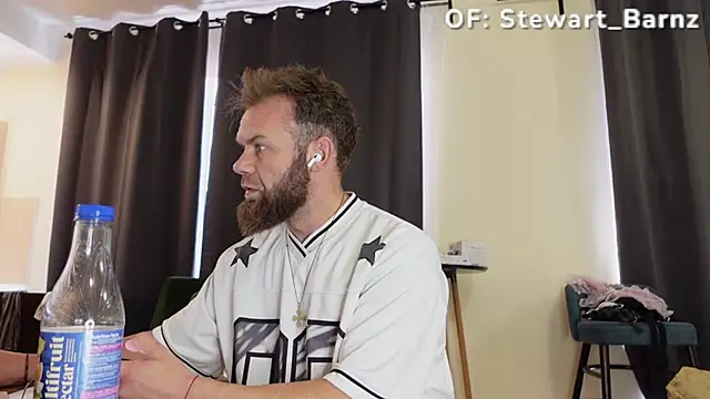 Snapshot of Stewart_Barnz chatting on May 5, 9:39 am Stewart Barnz online show from May 5, 9:39 am