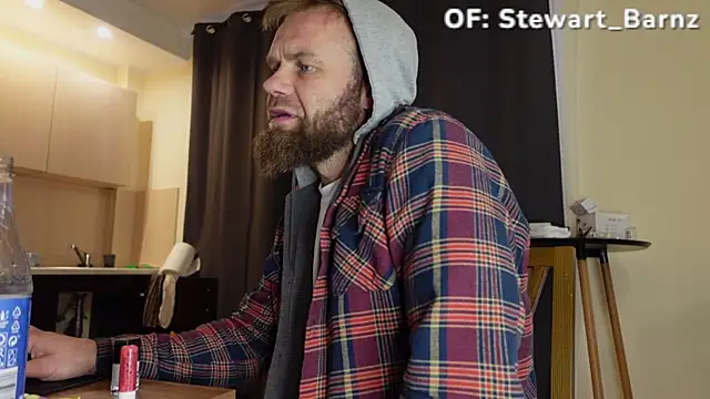 Snapshot of Stewart_Barnz chatting on May 6, 1:27 pm Stewart Barnz online show from May 6, 1:27 pm