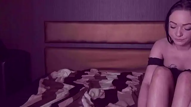 BustyBrunettes online show from December 17, 5:29 am
