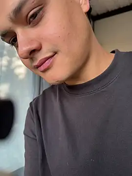 Snapshot of Rose-andres chatting on October 31, 9:27 pm Rose-andres online show from October 31, 9:27 pm