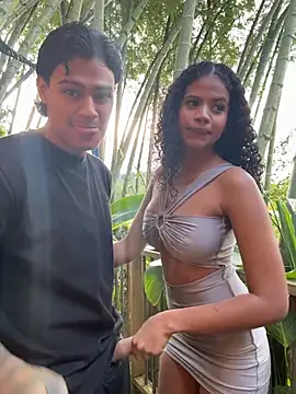 Snapshot of Rose-andres chatting on February 2, 9:46 pm Rose-andres online show from February 2, 9:46 pm